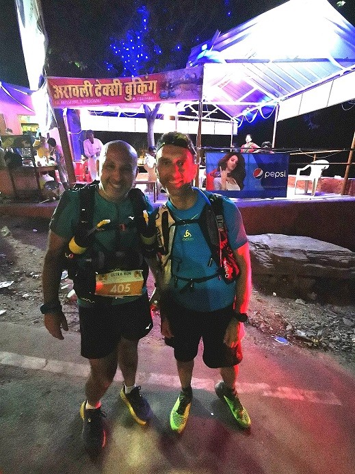 Thierry et Jean-Pierre à la sortie de la ville, après le CP2. La nuit commence à tomber.