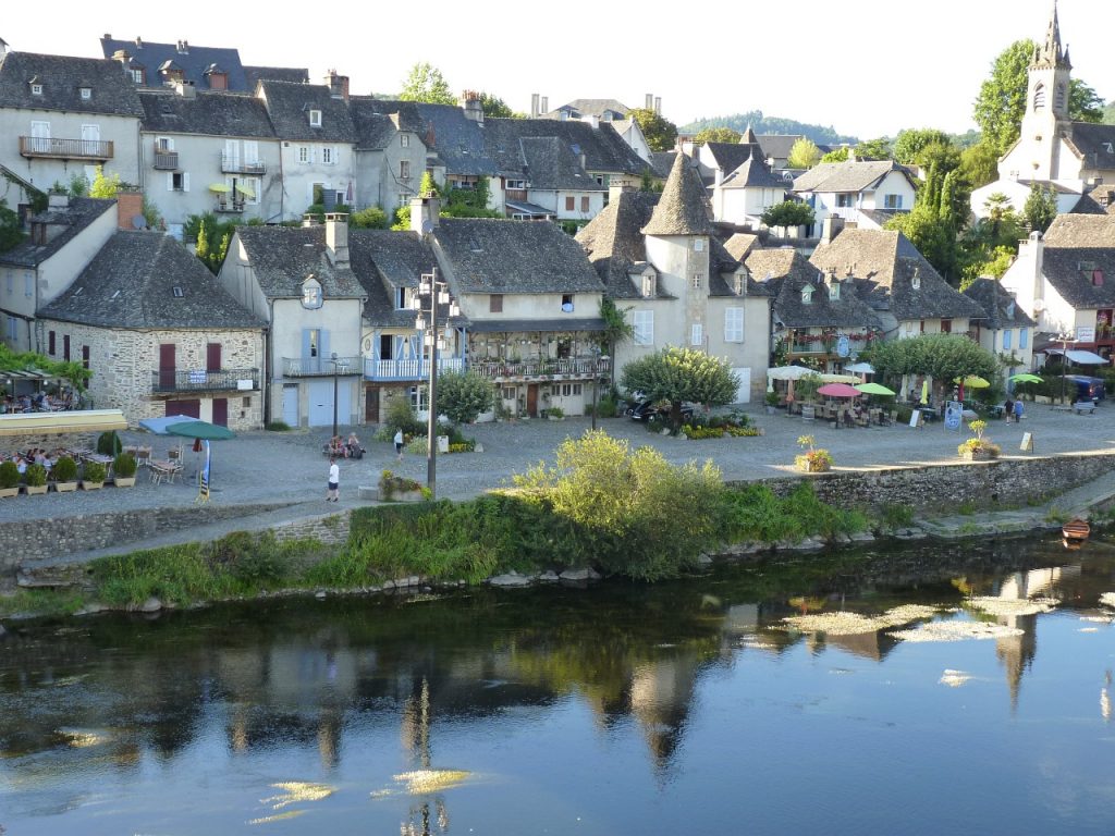 Ville d'Argentat au bord de la Dordogne